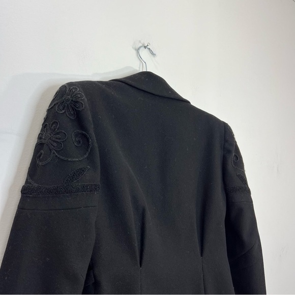 Black tailored embroidered belted fitted coat - Picture 8 of 11